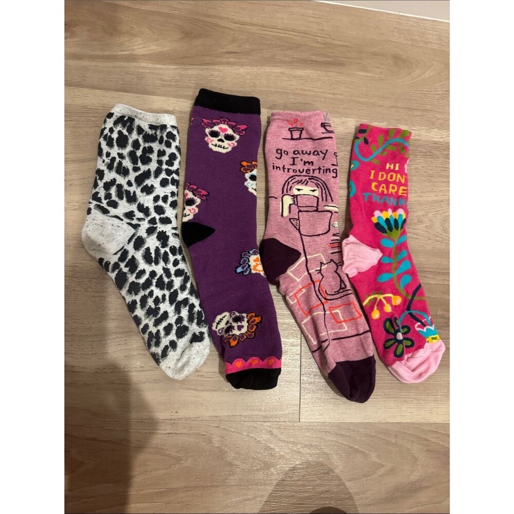 Bundle of 4 womens graphic socks